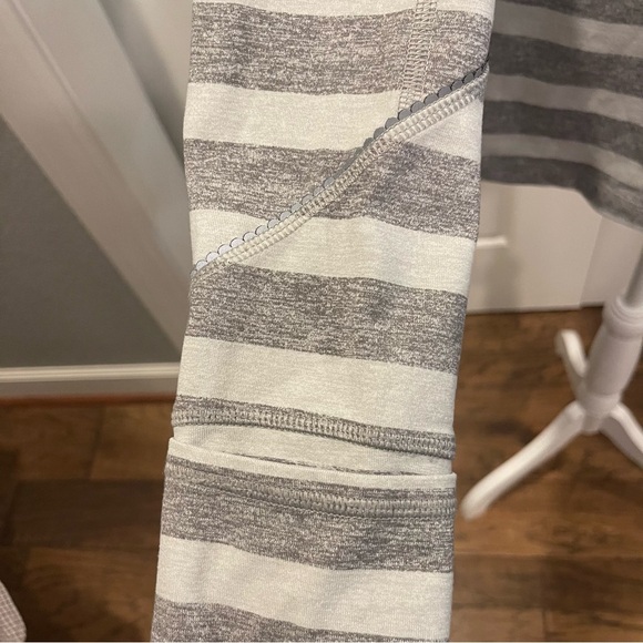 Lululemon Race Your Pace 1/4 Zip Gray Striped Size 12 - Picture 7 of 14
